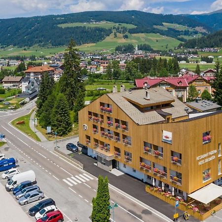 Hotel Dolomiten Dobbiaco Esterno foto