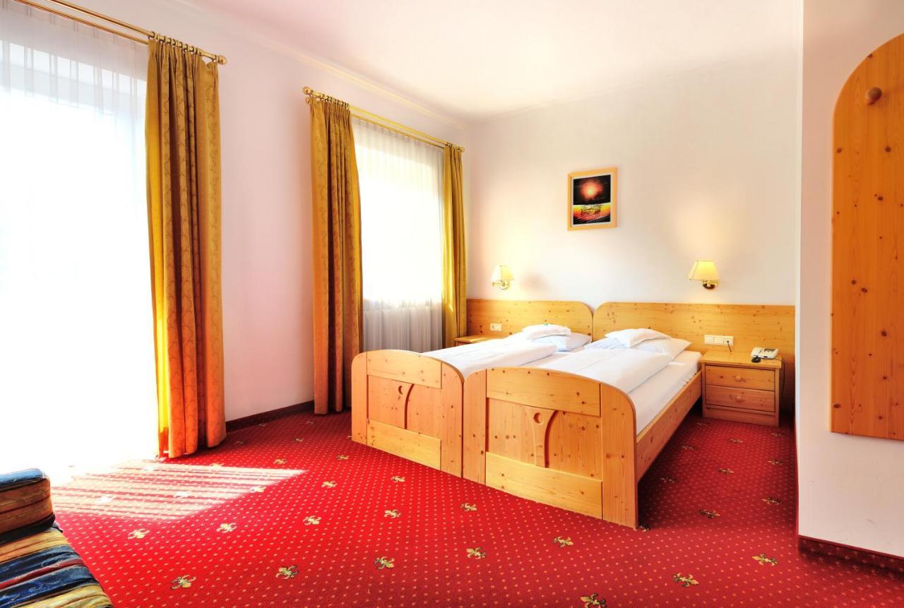 Hotel Dolomiten Dobbiaco Esterno foto