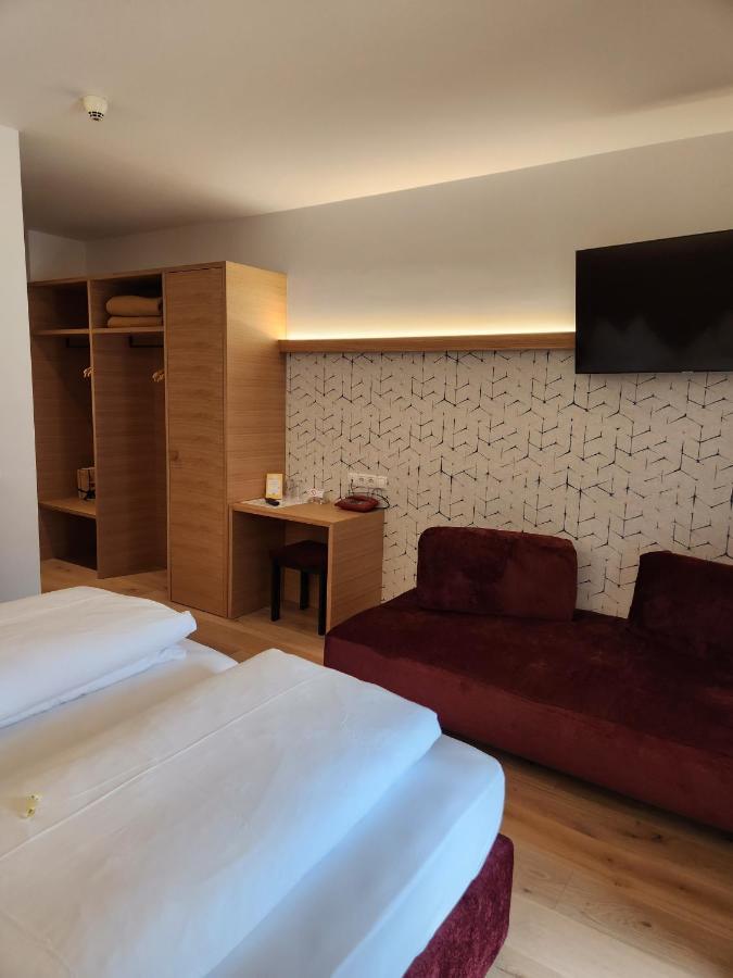 Hotel Dolomiten Dobbiaco Esterno foto