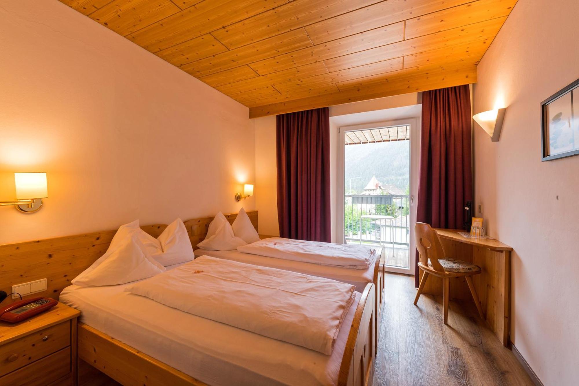 Hotel Dolomiten Dobbiaco Esterno foto