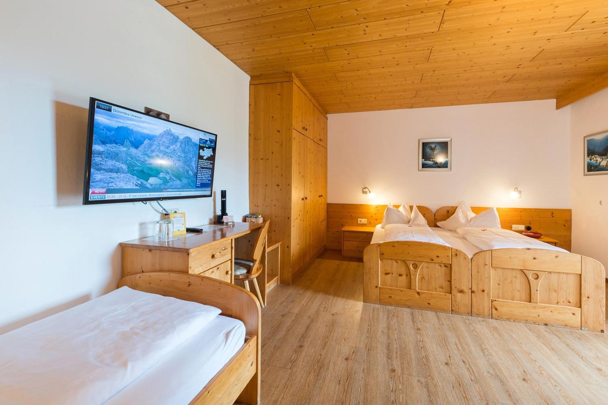 Hotel Dolomiten Dobbiaco Esterno foto