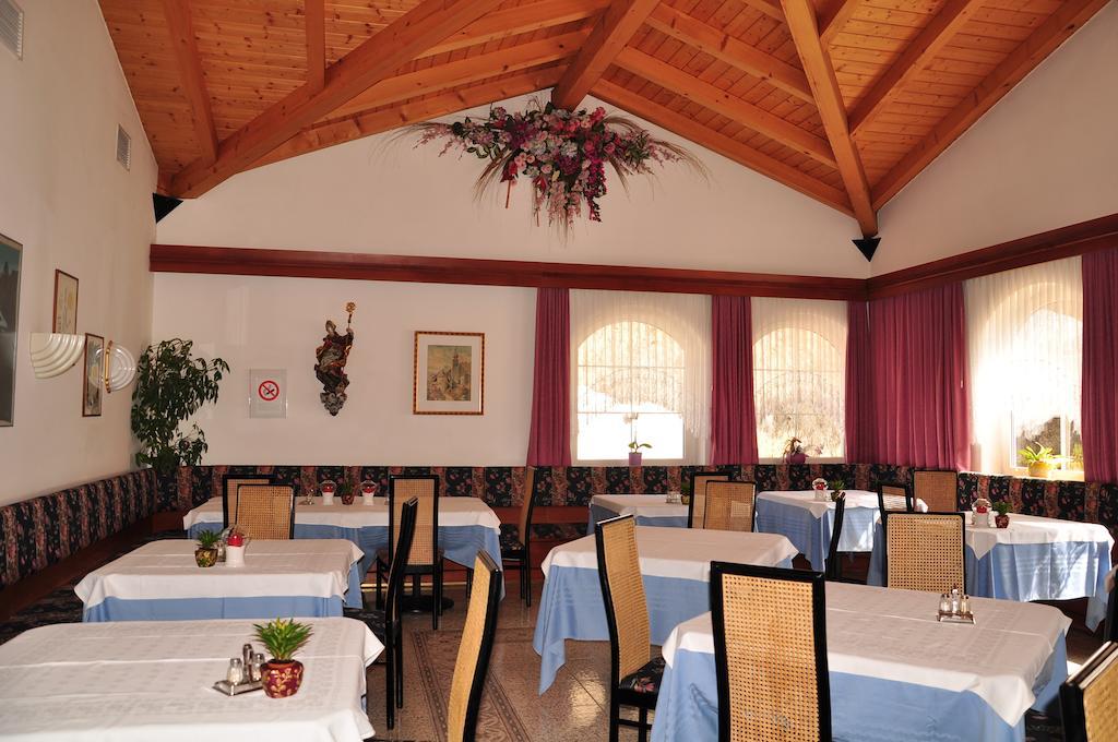 Hotel Dolomiten Dobbiaco Esterno foto