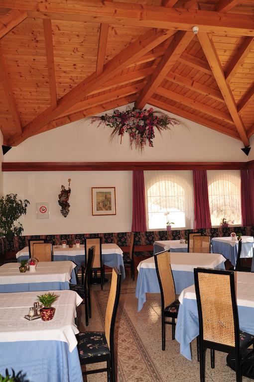 Hotel Dolomiten Dobbiaco Esterno foto