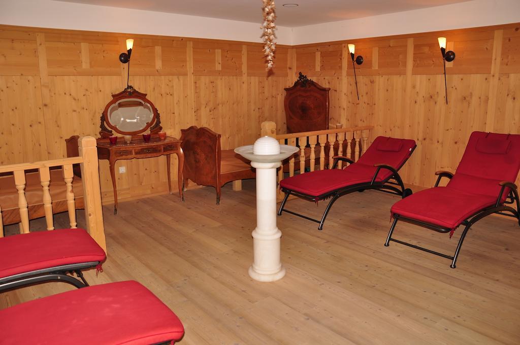 Hotel Dolomiten Dobbiaco Esterno foto