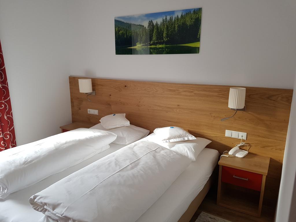 Hotel Dolomiten Dobbiaco Esterno foto