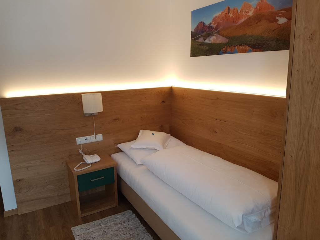 Hotel Dolomiten Dobbiaco Esterno foto